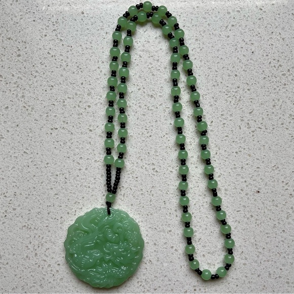 New large glass jade beaded necklace - Picture 2 of 4